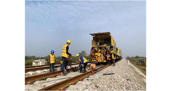 焊接故事| 兩年四地，K922和焊軌人投身軌道交通建設(shè)